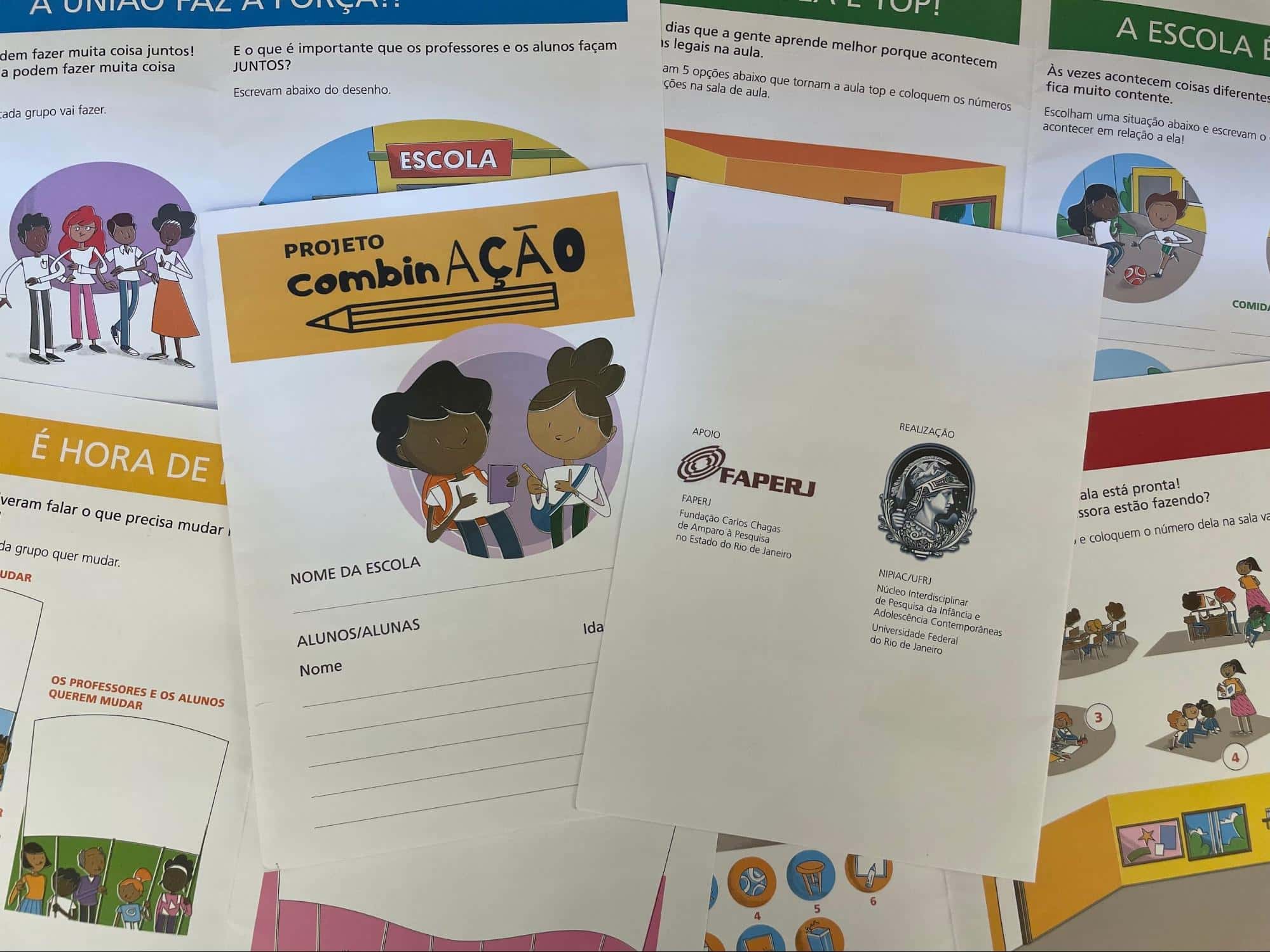 Materiais e registros do Projeto Combinação com crianças em escola pública
